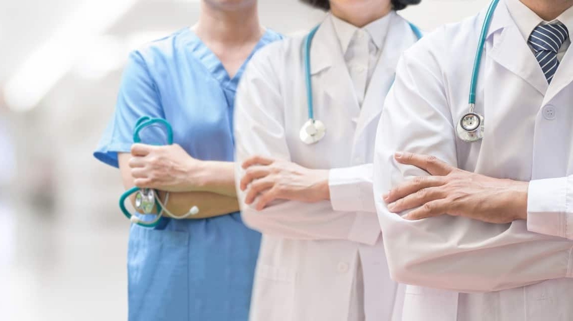 Equipo de profesionales médicos
